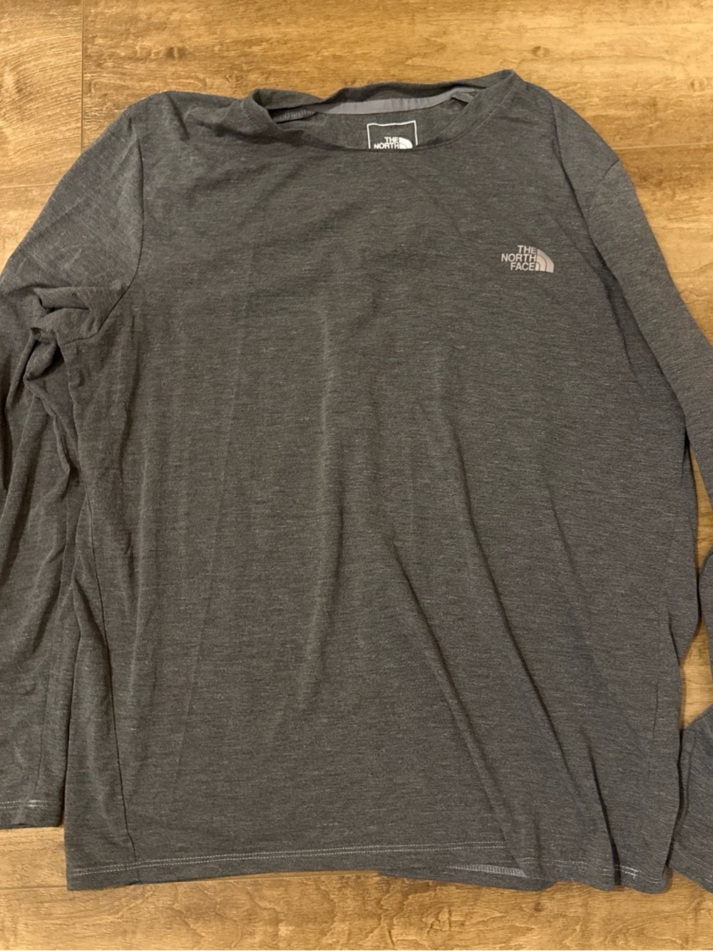 The North Face women’s Long-Sleeve Crew Shirt - Dark Gray